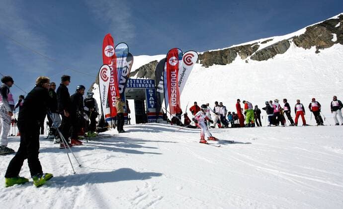 Start zum Riesenslalom auf dem Kitzsteinhorn im Rahmen der Ski und Golf WM 2008 in Kaprun Zell am See -  Alpiner Skilauf WM Herren Ski und Golf WM 2008, Ski Alpin, Skisport, Riesenslalom Totale Kaprun, Zell am See Alpiner Skilauf WM Herren Ski und Golf WM 2008, Ski Alpin, Skisport, Riesenslalom Totale Kaprun, Zell am See
