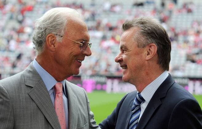 Aufsichtsratsvorsitzender Franz Beckenbauer (li.) im Gespräch mit Trainer Ottmar Hitzfeld (beide Bayern) Fußball 1. BL Herren Saison 2007 2008, FC Bayern München, Gruppe München Fußball 1. BL Herren Saison 2007 2008, FC Bayern München, Gruppe München
