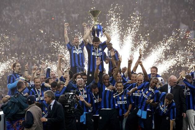 Spieler von Inter Mailand präsentieren die Trophäe für den Gewinn der italienischen Meisterschaft 2008 -  Fußball Herren Serie A 2007 2008, 1. Italienische Liga, FC Internazionale Mailand Totale Mailand Freude, Fußball Herren Serie A 2007 2008, 1. Italienische Liga, FC Internazionale Mailand Totale Mailand Freude,