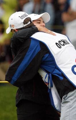 Lorena Ochoa (Mexiko) freut sich mit Caddie David Brooker über den Gewinn der Sybase Classic 2008 -  (NYP20080518101) Golf Damen Sybase Classic 2008, LPGA Tour Gruppe Clifton Golf Damen Sybase Classic 2008, LPGA Tour Gruppe Clifton