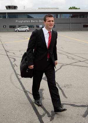 Alexander Frei (Schweiz) anlässlich der Abreise ins EM Trainingslager Fußball EM Herren Vorschau Euro 2008, Abreise, Trainingslager, Nationalmannschaft Einzelbild Bern Fußball EM Herren Vorschau Euro 2008, Abreise, Trainingslager, Nationalmannschaft Einzelbild Bern 