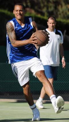 Jermaine Jones (Deutschland) spielt beim Trainingslager auf Mallorca zum Ausgleich Basketball Fußball EM Herren Vorschau Euro 2008, Nationalteam, Trainingslager Einzelbild o0 Training Palma de Mallorca Dynamik, Anstrengung, Fußball EM Herren Vorschau Euro 2008, Nationalteam, Trainingslager Einzelbild o0 Training Palma de Mallorca Dynamik, Anstrengung,