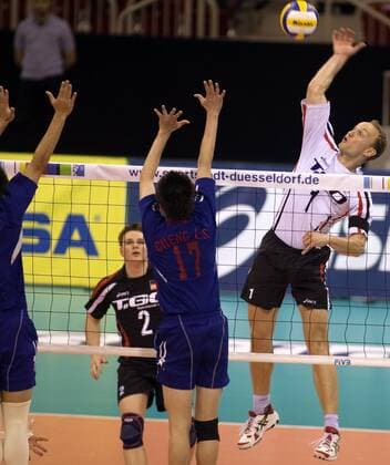 Marcus Popp (Deutschland, re.) am Ball Volleyball Länderspiel Herren Olympiaqualifikation 2008, Olympia Qualifikation, Nationalmannschaft, Nationaltrikot Gruppe Düsseldorf Dynamik, Volleyball Länderspiel Herren Olympiaqualifikation 2008, Olympia Qualifikation, Nationalmannschaft, Nationaltrikot Gruppe Düsseldorf Dynamik,