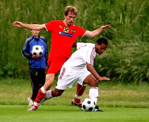 Christian Fuchs (Österreich, li.) im Duell - Fußball Länderspiel Herren Nationalteam 2008, Nationaltrikot, Test, Testspiel, Freundschaftsspiel Gruppe Österreich - Kuba 4:1 Lindabrunn Dynamik, Fußball Länderspiel Herren Nationalteam 2008, Nationaltrikot, Test, Testspiel, Freundschaftsspiel Gruppe Österreich - Kuba 4:1 Lindabrunn Dynamik,