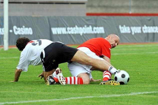 Karl Heinz Riedle (Deutschland, li.) gegen Reinhard Kienast (Österreich) -  Fußball Herren Euro Legenden 2008, Cup, Legendenspiel, Legendencup, Österreich - Deutschland Gruppe Bregenz