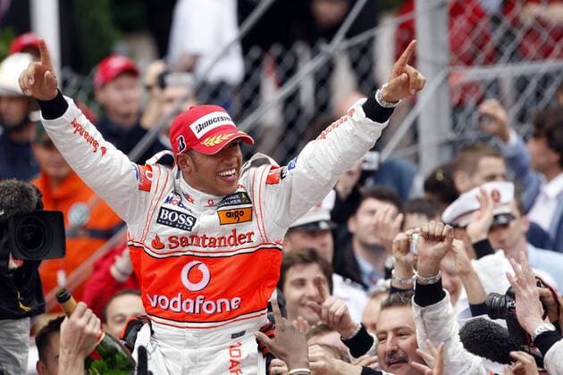 Lewis Hamilton (England McLaren Mercedes) jubelt über den Sieg beim GP von Monaco 2008 Motorsport Grand Prix Herren Großer Preis von Monaco 2008, Formel 1 Weltmeisterschaft, F1, F, GP, WM Einzelbild Monte Carlo Freude, Begeisterung,