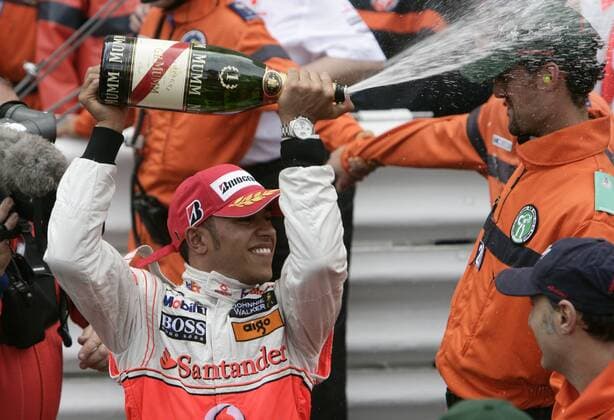 Lewis Hamilton (England McLaren Mercedes) gewinnt den GP von Monaco 2008 Motorsport Grand Prix Herren Großer Preis von Monaco 2008, Formel 1 Weltmeisterschaft, F1, F, GP, WM Einzelbild Monte Carlo Freude, Motorsport Grand Prix Herren Großer Preis von Monaco 2008, Formel 1 Weltmeisterschaft, F1, F, GP, WM Einzelbild Monte Carlo Freude,