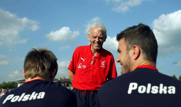 Nationaltrainer Leo Beenhakker (Polen, Mitte) gut gelaunt -  (EN00162961036) Fußball Länderspiel Herren Freundschaftsspiel 2008, Test, Testspiel, Nationalteam, Gruppe Donaueschingen