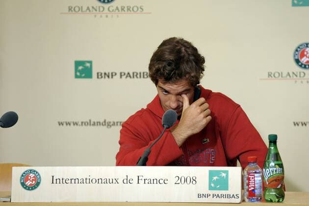 Richard Gasquet (Frankreich) - Pressekonferenz anlässlich seiner Aufgabe wegen einer Knieverletzung -  Tennis Herren French Open 2008, Grand Slam, ATP Tour Einzelbild Roland Garros Paris Enttäuschung,