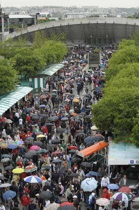 Regenpause auf der Tennisanlage in Roland Garros -  Tennis Herren French Open 2008, Grand Slam, ATP Tour Zuschauer Totale Roland Garros Paris