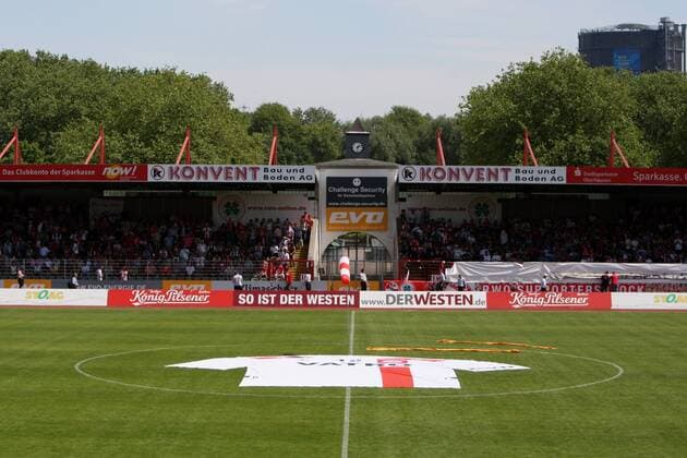 Fußball, Stadiongeschichte Rot-Weiß Oberhausen Haupttribüne im Niederrheinstadion, Heimspielstätte vom SC Rot Weiß Oberhausen Fußball Herren Regionalliga Nord 2007 2008, 3. Liga, RW, RWO, Rot Weiß Oberhausen Totale Oberhausen