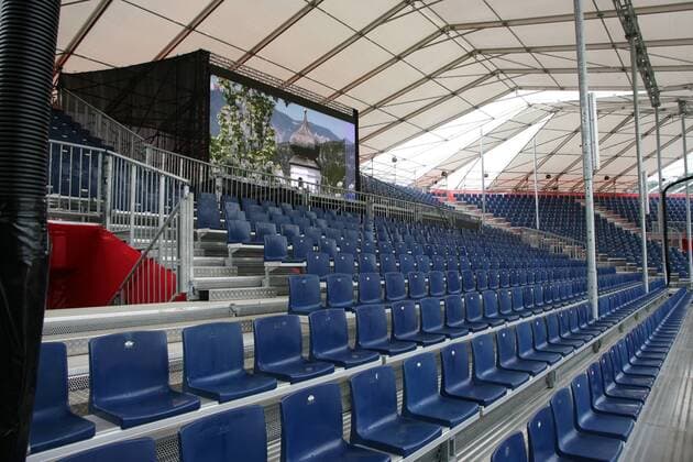 In der Public Viewing Arena in Bubendorf (9. Stadion) kann man während der Euro 2008 die Spiele Live verfolgen Fußball EM Herren Vorschau Euro 2008, offizielle Fanzone, Leinwand, Bildschirm, Großleinwand Totale o0 Neuntes Stadion Bubendorf, Basel Leere, 