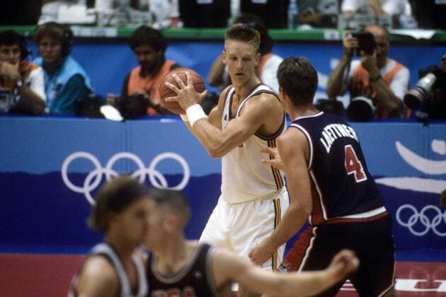 EuroBasket 2022, Historie, Die besten Spieler Europas Detlef Schrempf (Deutschland, li.) im Duell Basketball OS Sommer Herren Olympische Spiele Barcelona 1992, Sommerspiele, Gruppe Aufnahmedatum geschätzt Barcelona