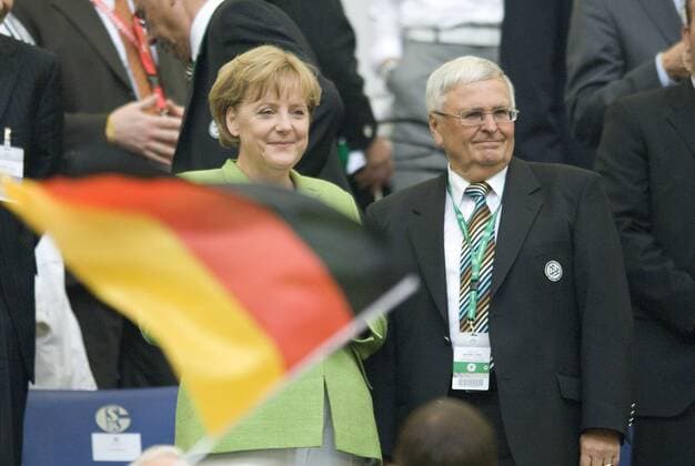 DFB Präsident Dr. Theo Zwanziger und Bundeskanzlerin Angela Merkel (beide Deutschland) Fußball Länderspiel Herren Freundschaftsspiel 2008, Test, Testspiel, Nationalmannschaft Gruppe Gelsenkirchen