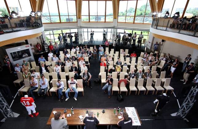 Pressekonferenz der österreichischen Nationalmannschaft zur Ankunft im Euro 2008 in Stegersbach - Pressekonferenz -  Fußball EM Herren Vorschau Euro 2008, Nationalmannschaft, Pressekonferenz, Pressetermin, Totale Stegersbach