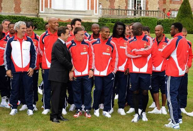 Staatspräsident Nicolas Sarkozy (Frankreich, 3.v.re.) zu Gast bei der französischen Nationalmannschaft in Clairefontaine -  (pan26219) Fußball EM Herren Vorschau Euro 2008, Nationalteam, Empfang, Treffen, Besuch Totale Clairefontaine