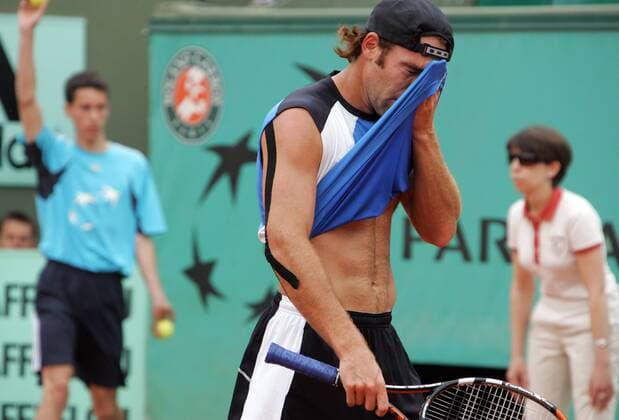 Robby Ginepri (USA) -  (PAR20080602208) Tennis Herren French Open 2008, Grand Slam, ATP Tour Einzelbild Roland Garros Paris Enttäuschung, Erschöpfung,