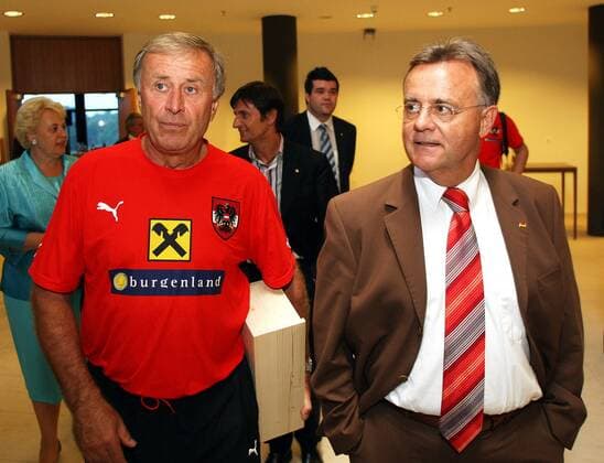 Nationaltrainer Josef Hickersberger (li.) und Landeshauptmann Hans Niessl (Burgenland beide Österreich) anlässlich des Kick Off Dinners zur EURO 2008 -  Fußball EM Herren Vorschau EURO 2008, Kick Off Dinner, KickOff, Nationalteam Gruppe Stegersbach