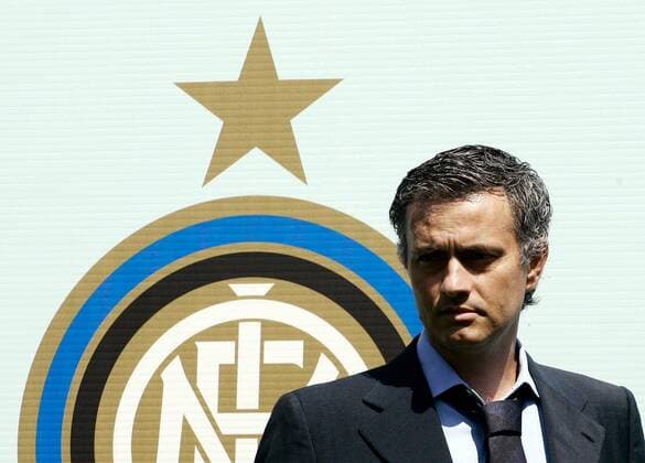 Trainer Jose Mourinho ist neuer Trainer von Inter Mailand -  Fußball Herren Serie A 2008 2009, 1. Italienische Liga, FC Internazionale Mailand, Pressekonferenz, Pressetermin Einzelbild Mailand Nachdenklichkeit,