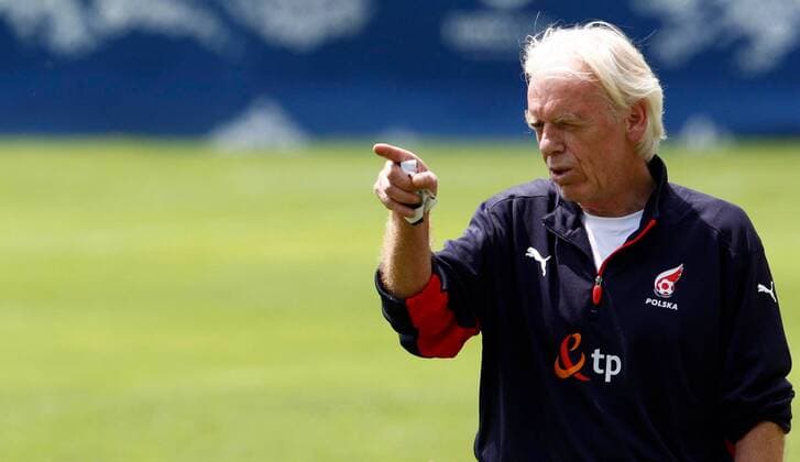 Nationaltrainer Leo Beenhakker (Polen) gibt Anweisungen -  Fußball EM Herren Vorschau Euro 2008, Nationalteam 2008, Training, Trainingslager, Einzelbild Bad Waltersdorf Fußball EM Herren Vorschau Euro 2008, Nationalteam 2008, Training, Trainingslager, Einzelbild Bad Waltersdorf