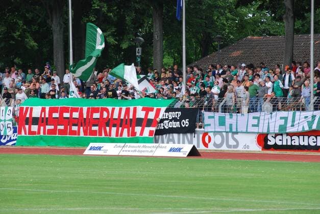 Fans von Schweinfurt fordern den Klassenerhalt Fußball Herren Oberliga Bayern 2007 2008, Bayernliga, 1. FC Schweinfurt 05 Totale Schweinfurt Fußball Herren Oberliga Bayern 2007 2008, Bayernliga, 1. FC Schweinfurt 05 Totale Schweinfurt