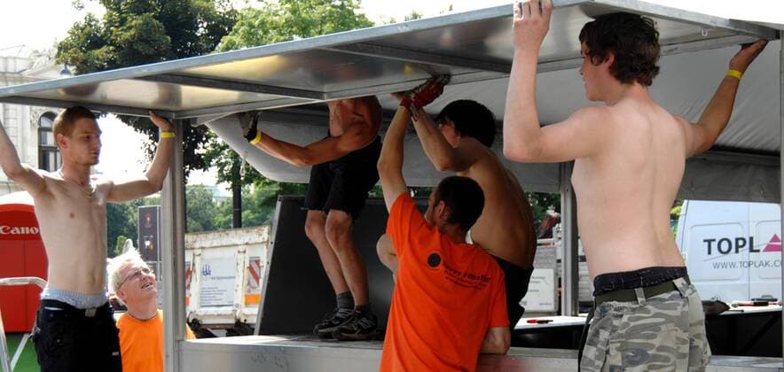 Aufbauarbeiten an der Wiener Fan Zone für die Euro 2008 -  Fußball EM Herren Vorschau Euro 2008, Fanzone, Aufbau, aufbauen, Bau, bauen, Bauarbeiten, Baustelle, Vorbereitung, Gruppe Wien
