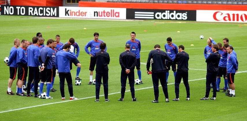 Mannschaftsbesprechung Niederlande -  Fußball EM Herren Vorschau EURO 2008, Nationalteam, Training, Vdig Totale Lausanne