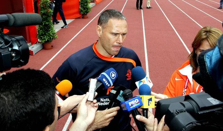 Nationaltrainer Marco van Basten (Niederlande) im Interview -  Fußball EM Herren Vorschau EURO 2008, Nationalteam, Training, Vdig Einzelbild Lausanne Skepsis,