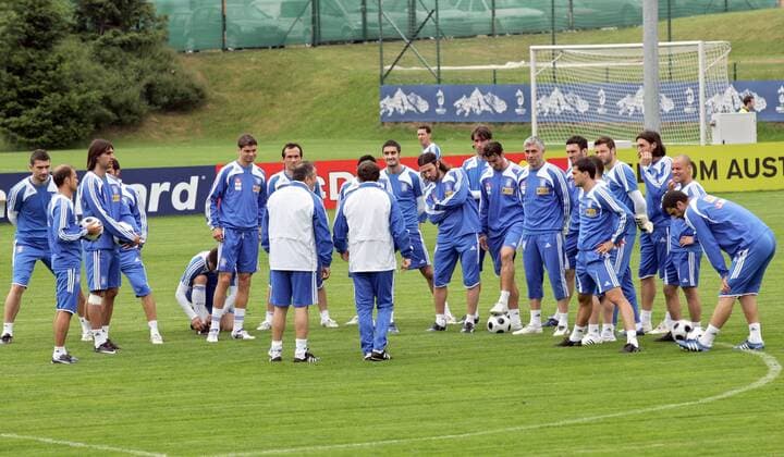 Mannschaftsbesprechung Griechenland, mit Nationaltrainer Otto Rehhagel (re.) und Co Trainer Ioannis Topalidis -  Fußball EM Herren Vorschau Euro 2008, Nationalmannschaft, Training Totale Seekirchen