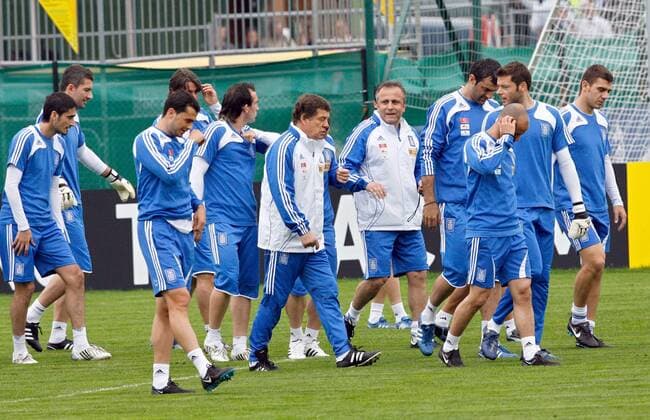 Training Griechenland, mit Nationaltrainer Otto Rehhagel (li.) und Co Trainer Ioannis Topalidis -  Fußball EM Herren Vorschau Euro 2008, Nationalmannschaft, Training Gruppe Seekirchen