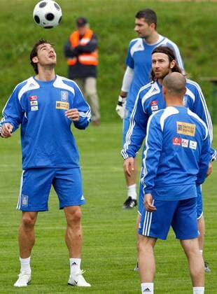 Georgios Seitaridis (li.) und Ioannis Amanatidis (beide Griechenland) -  Fußball EM Herren Vorschau Euro 2008, Nationalmannschaft, Training Gruppe Seekirchen