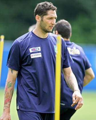 Marco Materazzi (Italien) -  Fußball EM Herren Vorschau Euro 2008, Trainingslager, Nationalteam, Training Einzelbild Enzersdorf Nachdenklichkeit, Fußball EM Herren Vorschau Euro 2008, Trainingslager, Nationalteam, Training Einzelbild Enzersdorf Nachdenklichkeit,