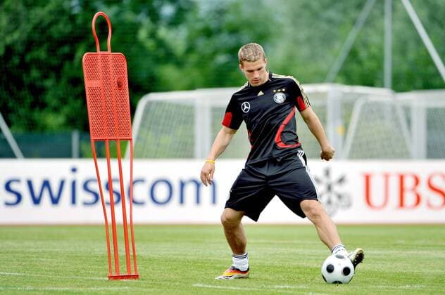 Lukas Podolski (Deutschland) -  Fußball EM Herren Vorschau Euro 2008, Nationalmannschaft, Training Einzelbild Tenero Fußball EM Herren Vorschau Euro 2008, Nationalmannschaft, Training Einzelbild Tenero