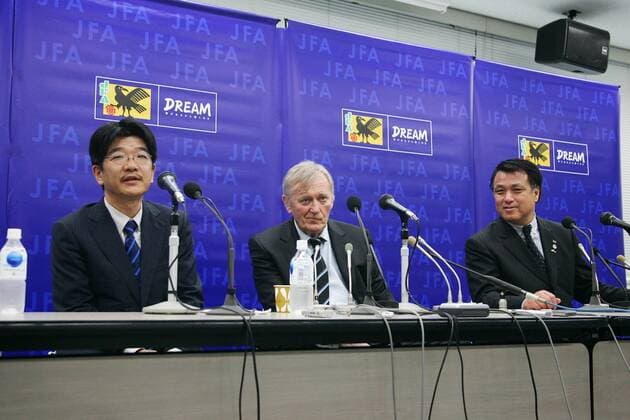 Ivica Osim (Mitte) wird als Berater der Nationalmannschaft Japans vorgestellt, daneben Domnetscher Zen Chida (li.) und technischer Direktor Kozo Tejima -  (2008060422201281) Fußball Herren Nationalteam 2008, Pressekonferenz, Pressetermin, Japan Gruppe Tokyo