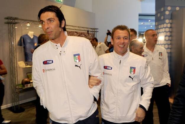 Torwart Gianluigi Buffon (li.) und Antonio Cassano (beide Italien) anlässlich der Eröffnung der Casa Azzurri in Oberwaltersdorf -  Fußball EM Herren Vorschau EURO 2008, Nationalmannschaft, Eröffnung Gruppe Oberwaltersdorf