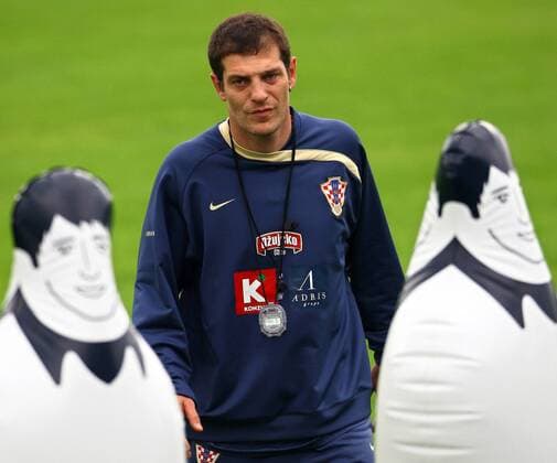 Nationaltrainer Slaven Bilic (Kroatien) nachdenklich -  Fußball EM Herren Vorschau EURO 2008, Nationalmannschaft, Training Einzelbild Oberwart Nachdenklichkeit,