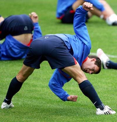 Konstantin Zyryanov (Russland) - Stretching -  Fußball EM Herren Vorschau EURO 2008, Nationalmannschaft, Training Einzelbild Leogang Fußball EM Herren Vorschau EURO 2008, Nationalmannschaft, Training Einzelbild Leogang
