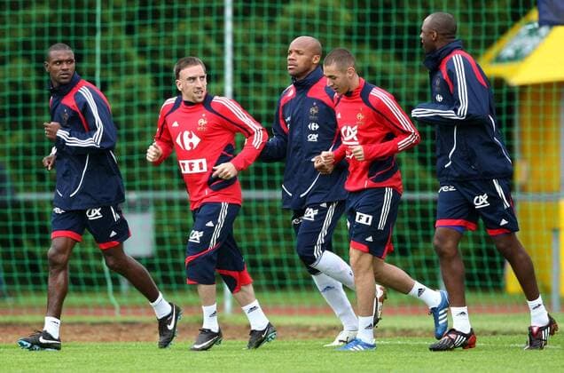 Training Frankreich, v.li.: Eric Abidal, Franck Ribery, Jean Alain Boumsong, Karim Benzema und Alou Diarra -  Fußball EM Herren Vorschau EURO 2008, Nationalmannschaft, Training Gruppe Clairefontaine