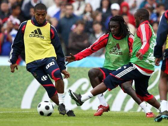 Training Frankreich, v.li.: Eric Abidal, Bafetimbi Gomis und Lassana Diarra -  Fußball EM Herren Vorschau EURO 2008, Nationalmannschaft, Training Gruppe Clairefontaine Dynamik,