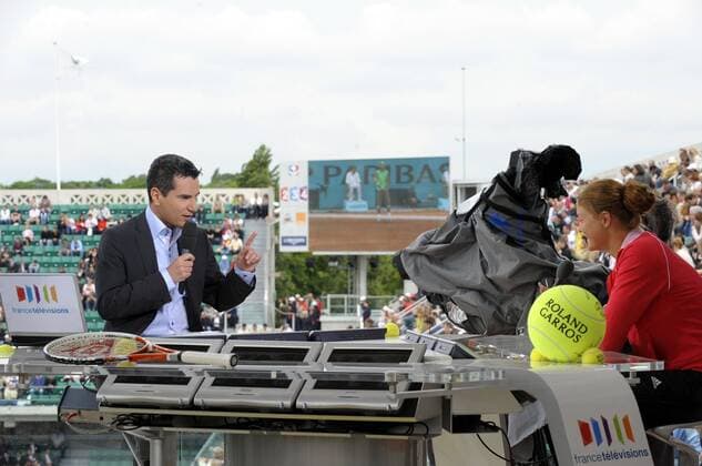 France Televisions Moderator Laurent Luyat (Frankreich, li.) im Interview mit Dinara Safina (Russland) -  (pan26294) Tennis Damen French Open 2008, Grand Slam, WTA Tour Gruppe Roland Garros Paris