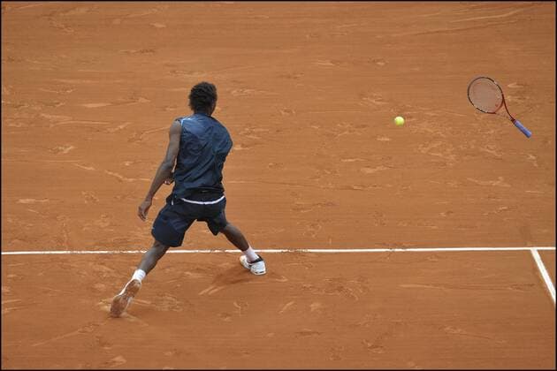 Gael Monfils (Frankreich) wirft enttäuscht den Schläger weg -  Tennis Herren French Open 2008, Grand Slam, ATP Tour Einzelbild Roland Garros Paris
