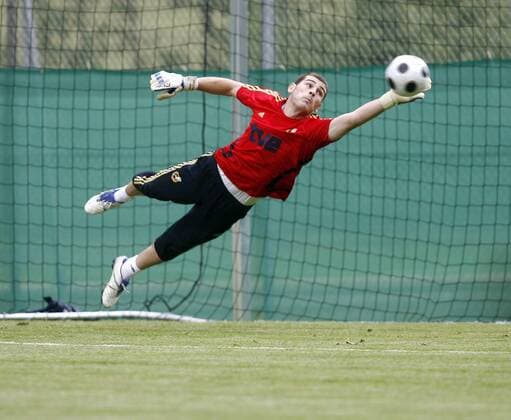 Torwart Iker Casillas (Spanien) -  - NOxONLINExUSE Fußball EM Herren Vorschau Euro 2008, Nationalteam, Training, Vdig Einzelbild Neustift im Stubaital Dynamik, Fußball EM Herren Vorschau Euro 2008, Nationalteam, Training, Vdig Einzelbild Neustift im Stubaital Dynamik,