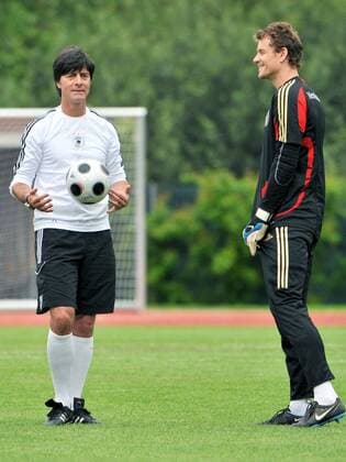 Bundestrainer Joachim Löw (li.) und Torwart Jens Lehmann (beide Deutschland) -  Fußball EM Herren Vorschau Euro 2008, Nationalmannschaft, Training, Deutschland Gruppe Tenero