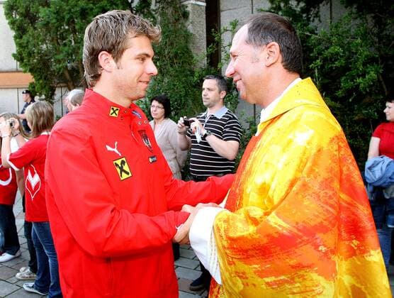 Andreas Ivanschitz (Österreich, re.) und Pfarrer Zeljko Odobasic (Kroatien) - katholischer Gottesdienst für die österreichische Nationalmannschaft -  Fußball EM Herren EM 2008, Euro Gruppe Stegersbach