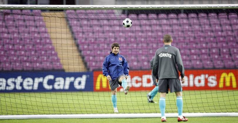 Emre Belözoglu (Türkei, li.) -  Fußball EM Herren Vorschau Euro 2008, Nationalteam, Training Totale Genf