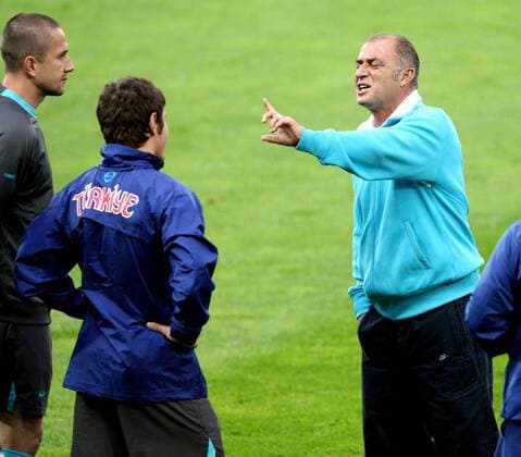 Nationaltrainer Fatih Terim (Türkei) gibt Anweisungen -  Fußball EM Herren Vorschau Euro 2008, Nationalmannschaft, Training Einzelbild Genf
