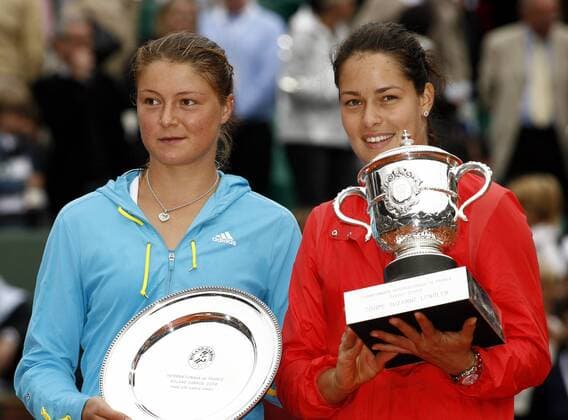 Siegerehrung der French Open 2008, mit Siegerin Ana Ivanovic (Serbien, re.) und Dinara Safina (Rußland) Tennis Damen French Open 2008, Grand Slam, WTA Tour, Finale Gruppe Roland Garros Paris Tennis Damen French Open 2008, Grand Slam, WTA Tour, Finale Gruppe Roland Garros Paris