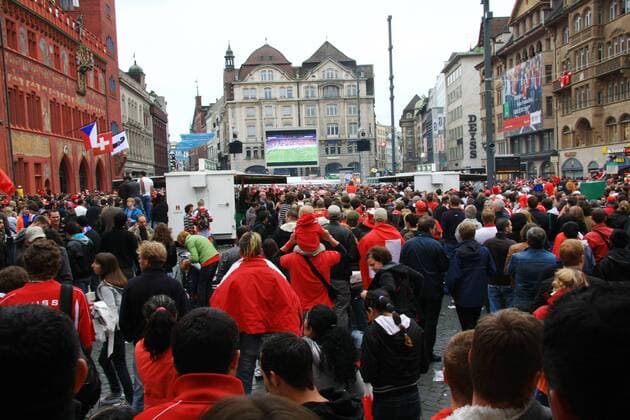 Public Viewing zur EURO 2008 auf dem Basler Marktplatz Fußball EM Herren EURO 2008, Länderspiel, Nationalteam, Vdig Totale Basel 