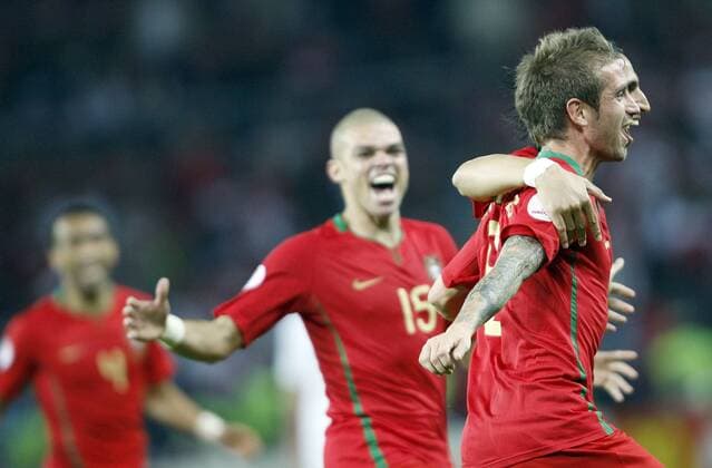 Raul Meireles (Portugal, re.) - Torjubel - Fußball EM Herren Euro 2008, Länderspiel, Nationalteam, Nationaltrikot, Gruppe Genf Freude, Fußball EM Herren Euro 2008, Länderspiel, Nationalteam, Nationaltrikot, Gruppe Genf Freude,