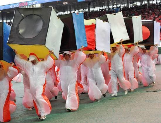 Choreographie mit farbigen Würfeln während der Eröffnungsfeier der Euro 2008 Fußball EM Herren Euro 2008, Eröffnungsfeier, Eröffnung, Feier, Zeremonie Gruppe Basel Dynamik, Fußball EM Herren Euro 2008, Eröffnungsfeier, Eröffnung, Feier, Zeremonie Gruppe Basel Dynamik,